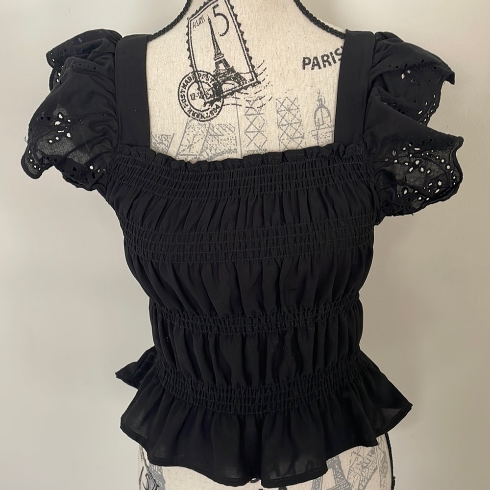 BEAUTIFUL DETAILS BLACK TOP